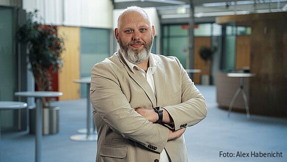 Zu sehen ist Toni Nickel, stellvertretender Vorsitzender der dbb jugend