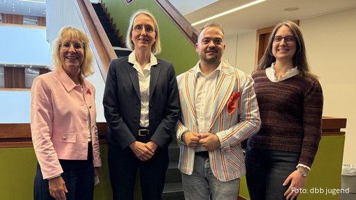 Das Gruppenfoto zeigt dbb-Juristin Alexia Tepke, Ministerialdirektorin Katrin Walter, dbb jugend-Chef Matthäus Fandrejewski und Viktoria Matzen, Referentin bei der dbb jugend.